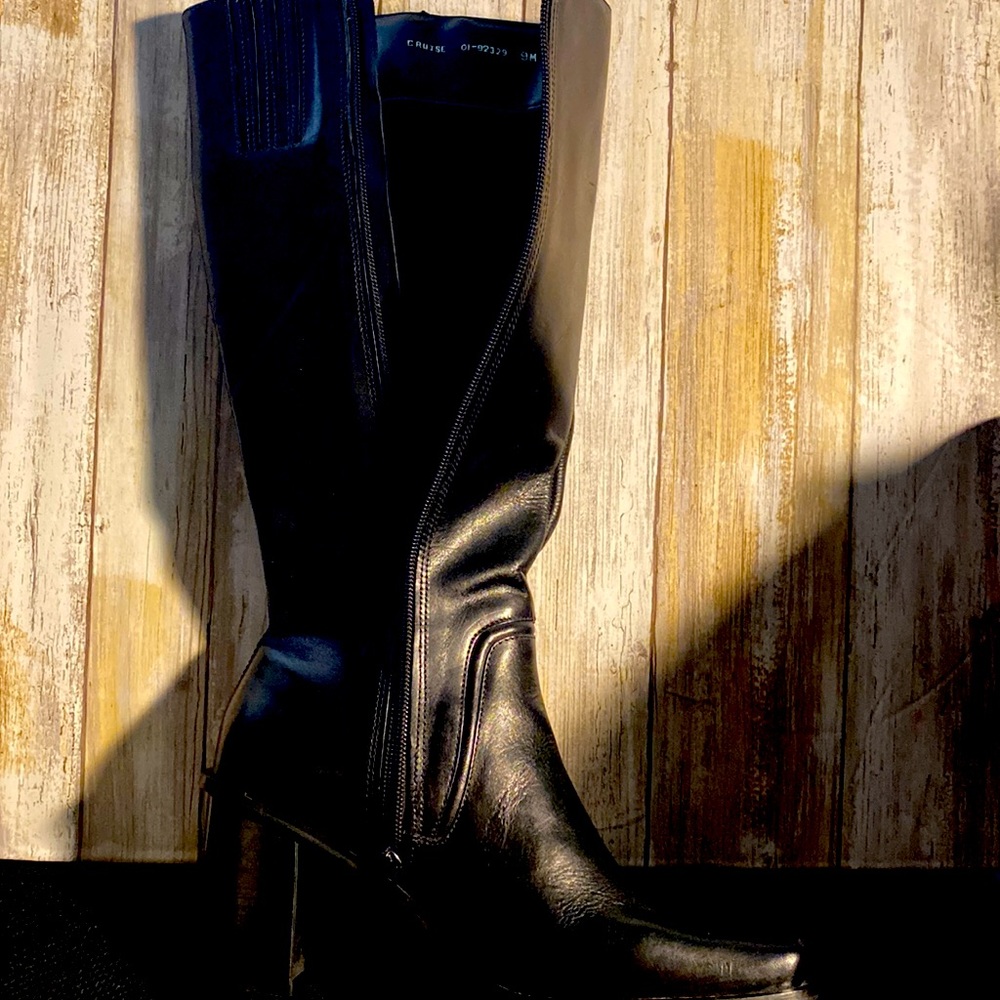 Like New… Cute Boot…. Great Condition